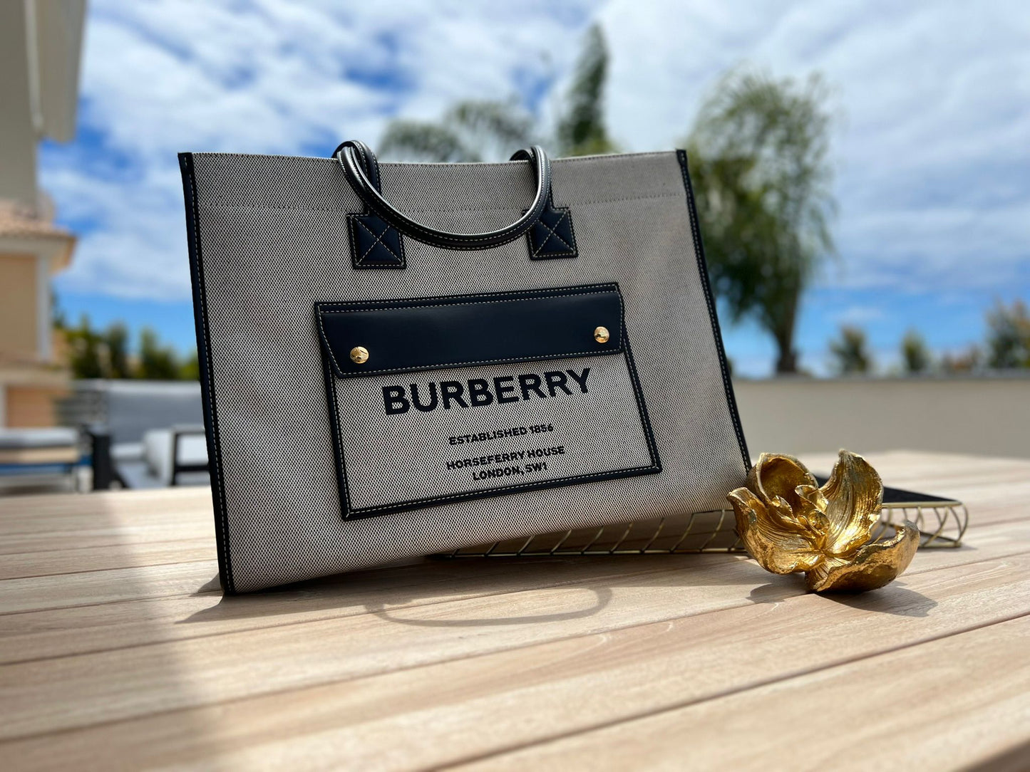 BurberryMedium Freya leather & canvas tote bag - Cinza