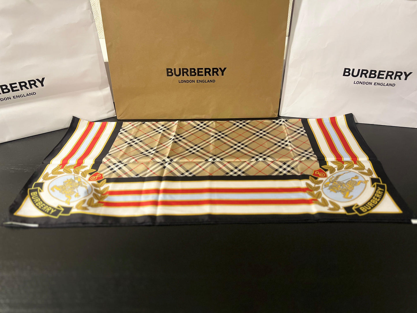 Burberry Lenço de Seda - Logo Print