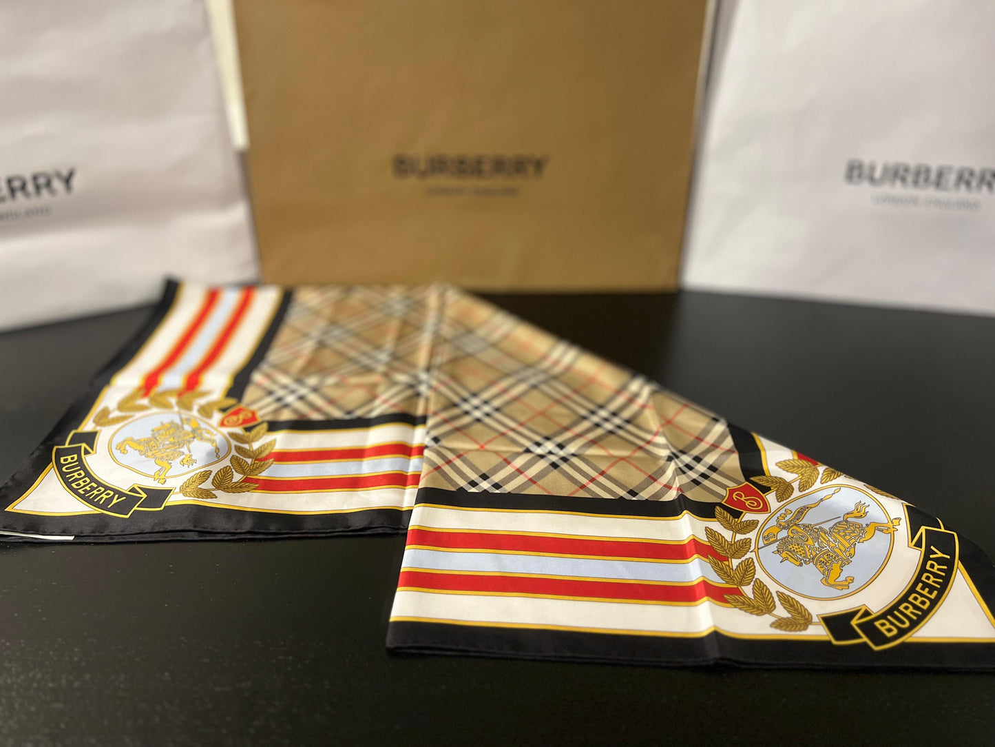 Burberry Lenço de Seda - Logo Print