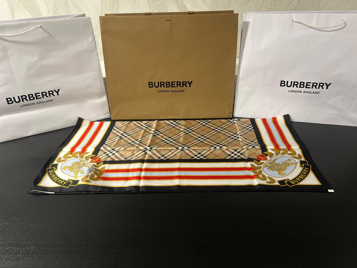 Burberry Lenço de Seda - Logo Print