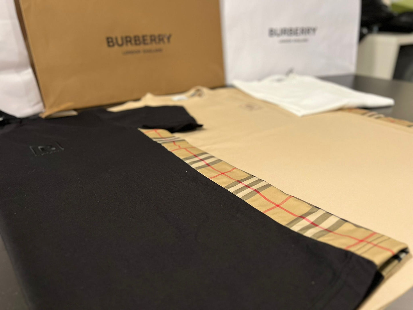 Burberry Carrick CHK - Preta