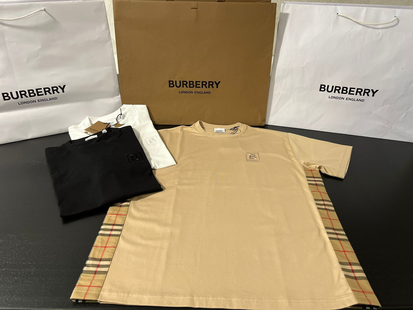 Burberry Carrick CHK - Camel