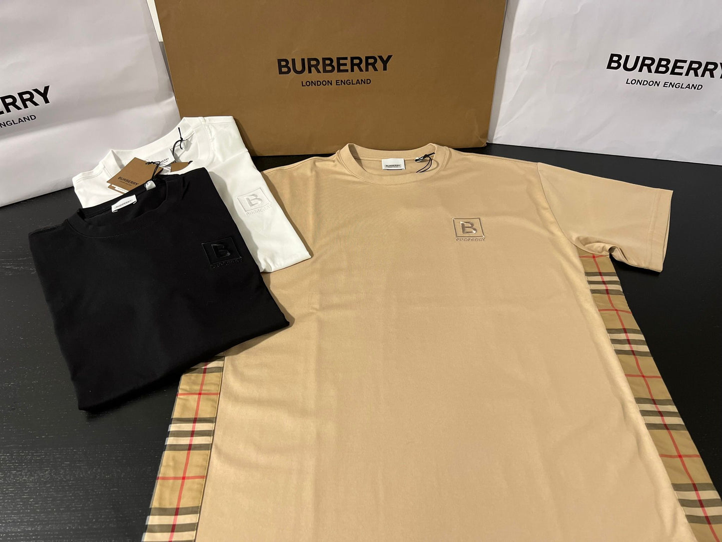 Burberry Carrick CHK - Camel