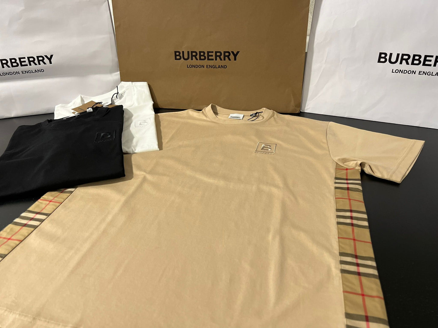 Burberry Carrick CHK - Camel